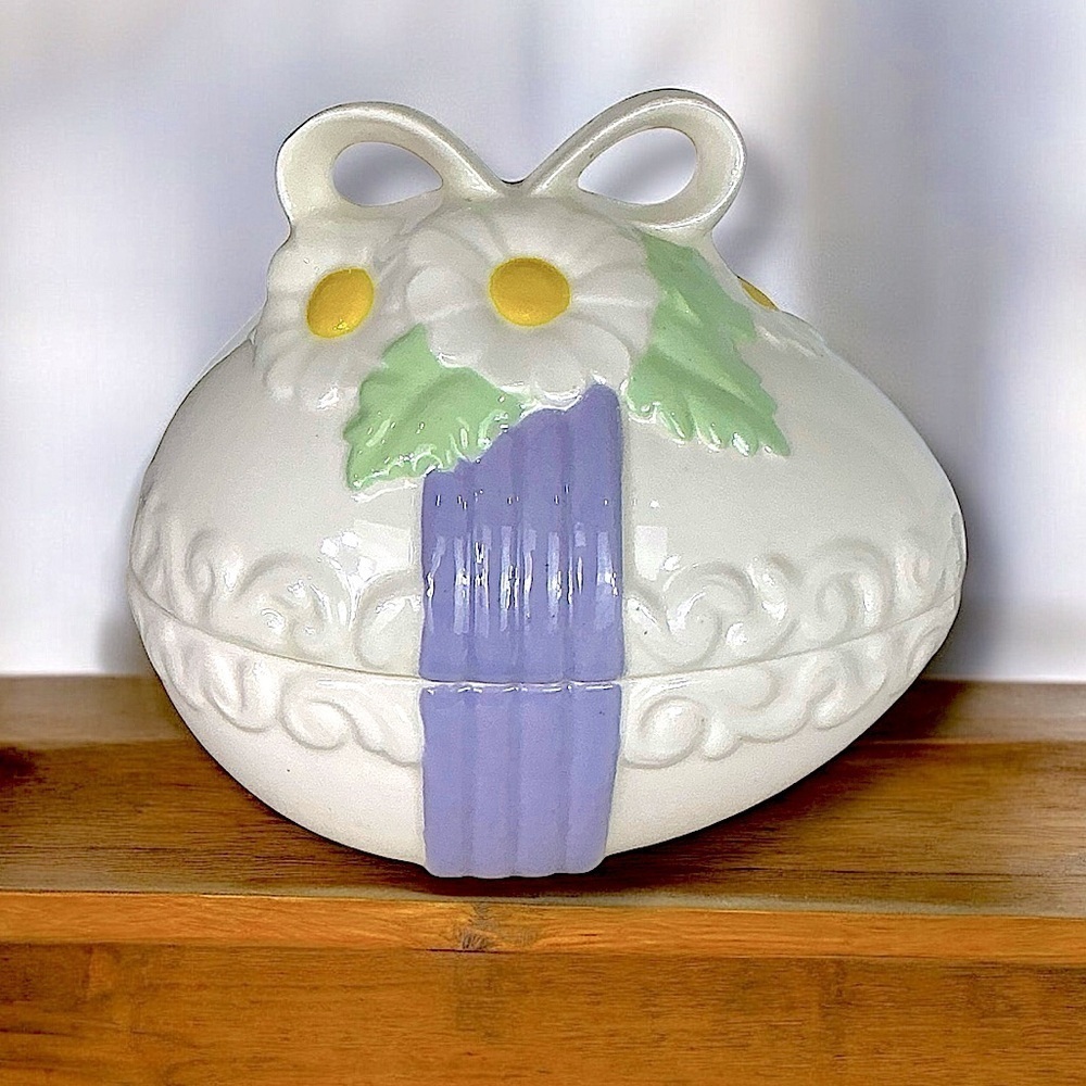 Vintage Easter Egg Hand Painted Floral Ceramic Candy Dish Bowl Trinket Box 1980
